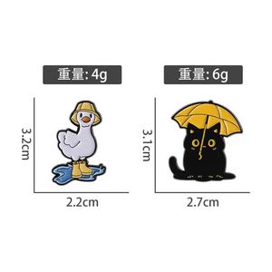 Divertente nero per con ombrello anatra con stivali da pioggia a tema pozzanghera in lega di zinco metallo per spille smaltate - Product Image 5