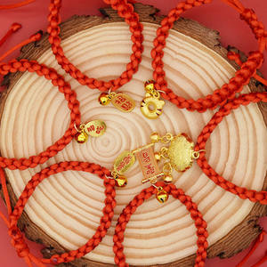 Accessoires pour animaux de compagnie en polyester rouge fait à la main mignon tissé paix serrure cloche chat collier écharpe pendentif Animal Photo accessoires pour chiens - Product Image 5