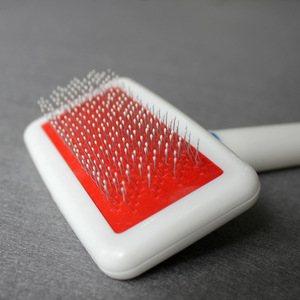 Peigne pour animaux de compagnie avec manche en plastique blanc, peigne à aiguilles à coussin d'air, peigne pour chien, peigne de massage pour chat, fournitures pour animaux de compagnie en gros. - Product Image 2