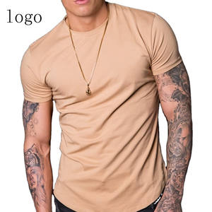 T-shirt long homme coupe ajustée en coton 100% imprimé numériquement avec ourlet incurvé et coupe musculaire, idéal pour la gym - Product Image 1