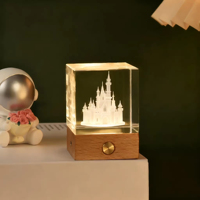 Cubo de cristal ligero Led alimentado por USB de alta calidad HBL Cubo en blanco de cristal grabado con láser 3D con base de madera