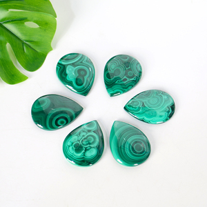 Pendentif en cristal naturel de guérison en gros, pendentif en malachite de haute qualité, forme goutte d'eau - Product Image 2