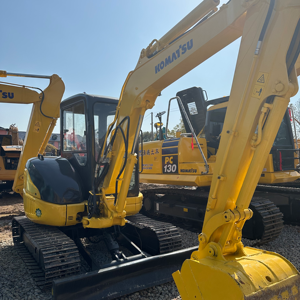 Excavadora Usada Komatsu PC40 de 4 Toneladas, Excavadora Hidráulica Mediana sobre Orugas, Original de Japón, Buen Estado, Pocas Horas, Económica - Product Image 1