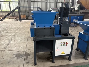 Broyeur industriel à double arbre pour petits déchets plastiques avec boîte de vitesses et pompe pour le recyclage – Conception à double arbre pour une efficacité accrue - Product Image 5