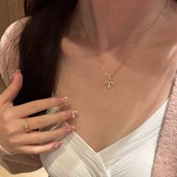 Collier pendentif fleur-de-lis en argent sterling S925 entièrement pavé de CZ, plaqué or 18 carats, collier ras-de-cou délicat en forme de fleur d'iris pour femmes