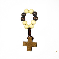 Vente en gros de perles en bois naturel Bague faite à la main Communion catholique Baptême Bijoux Chapelet Croix Style tendance Moissanite Pierre principale
