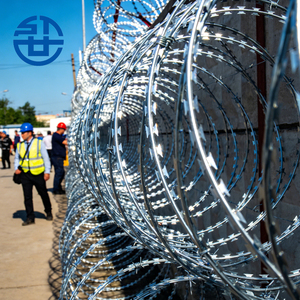 <span class=keywords><strong>รั้ว</strong></span>ป้องกันการปีนป่ายแบบกันขโมยสำหรับชุมชนที่อยู่อาศัย ทำจากเหล็กกล้าไร้สนิมชุบสังกะสี ปี 2026 รุ่น Cross Razor แบบเกลียวคู่ - Product Image 1