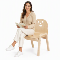 Chaise pour enfants en bois massif de bouleau courbé à prix raisonnable avec accoudoirs en forme de visage souriant, design moderne pour chambre et salon