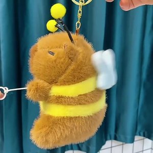 Llavero de peluche de capibara con alas móviles, colgante para teléfono y bolso, para máquina de garras, stock a granel, fabricado en China, de peluche corto y algodón PP - Product Image 2