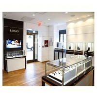 Petit magasin de bijoux de style européen simple, boutique complète, partenaire Fortune 500, design personnalisé, armoires en verre blanc, étagères murales