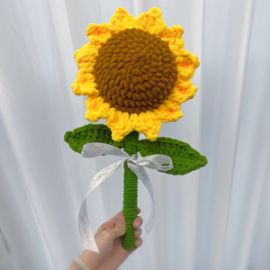 Nouvelle Collection : Fleurs Artificielles en Laine – Tournesols au Crochet Faits Main, Idéals pour Décoration et Cadeaux - Product Image 1