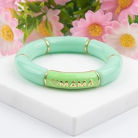 Nouveau Design acrylique en plastique émail coloré lettres MAMA Bracelets épais pour cadeaux