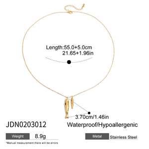 Collana con Ciondolo J&D in Acciaio Inossidabile Placcato Oro 18k in Stile Vacanziero con Pesci Grandi e Piccoli dell'Oceano - Product Image 6