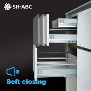 Accessoires de quincaillerie pour armoires de cuisine : Paniers de rangement coulissants latéraux en métal grillagé pour tiroirs - Product Image 1