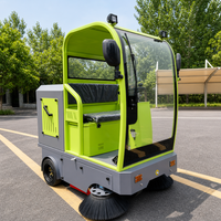 Machine de nettoyage multifonctionnelle pour sols, avec propulsion par batterie, pour les parcs de stationnement, les usines, les fabricants