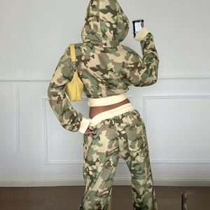 Conjunto Deportivo de Punto Geométrico Vintage para Mujer 2025 - Chaqueta con Capucha y Cremallera Oversize de Invierno y Pantalones de Ajuste Holgado - Product Image 3