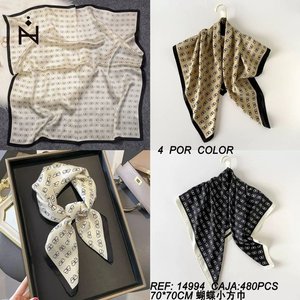 Foulard Quadrato con Motivo a Farfalle 70x70Cm, Stile Seta Stampata, Accessorio Moda per Donne - Product Image 3