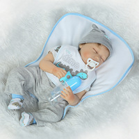 Realistische Reborn-Babypuppe Junge 22 Zoll Lebensechter Silikon-Vinyl Neugeborenen-Körper mit Gewicht Dino-Thema Geschenkset mit Zubehör