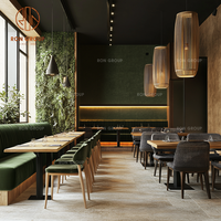 Ensemble de mobilier de restaurant moderne commercial pour café et salon de thé, banquettes capitonnées en velours violet, tables à manger en bois assorties