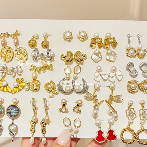 Muses Jewels Mix, Lote <span class=keywords><strong>de</strong></span> Aretes <span class=keywords><strong>de</strong></span> Perlas Naturales <span class=keywords><strong>de</strong></span> Agua Dulce y Circonita Cúbica, Caja Sorpresa, Agujas <span class=keywords><strong>de</strong></span> Plata para Oreja, Joyería para Mujer - Product Image 3