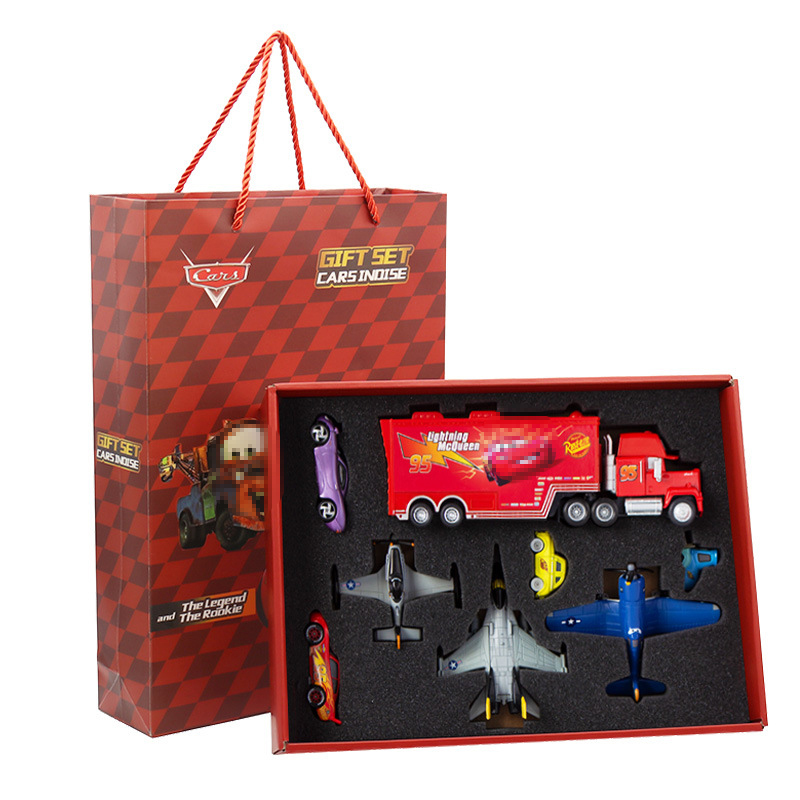 8 Gift Boxes