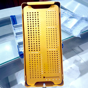 Contenedor de esterilización para tornillos corticales AO veterinarios, caja manual de acero inoxidable reutilizable para instrumental quirúrgico e implantes. - Product Image 1
