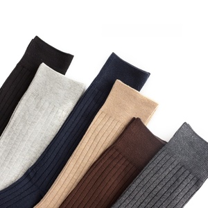 Venta al por mayor de gran tamaño de los hombres calcetines acanalados de algodón peinado cómodo Negro Beige Crew Calcetines de vestir - Product Image 3