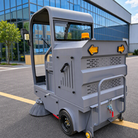 Machine de nettoyage multifonctionnelle pour sols, avec propulsion par batterie, pour les parcs de stationnement, les usines, les fabricants