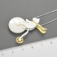 Pendentif en argent sterling 925 plaqué or 18 carats, fait main par Lotus Fun, motif petit ours sur un vélo coquillage, bijoux fins pour femmes