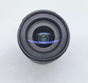 Estilo de retrato: 50mm F2.8, bokeh de medio cuerpo perfecto. Usado, 18-50 F2.8, montura E, completamente funcional. - Product Image 4