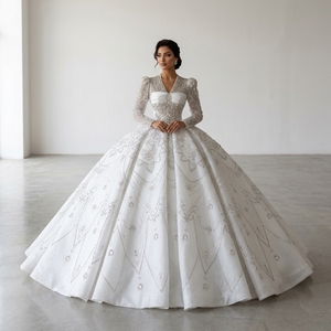 Lscm112 Stunning Ivory Sweetheart Appliques Beaded <b>Ball</b> <b>Gown</b> Modern Wedding Dress Chapel Train Floor-Length Backless for - Product Image 1