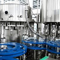 Machine de remplissage de bouteilles en verre monobloc 3 en 1 haute capacité avec une longue durée de vie pour les usines de production d'eau commerciales