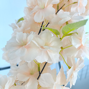 กิ่งซากุระหลากสีสัน 100 ซม. ดอกไม้ผ้าไหมจำลองคุณภาพสูงสำหรับตกแต่งงานแต่งงาน - Product Image 3