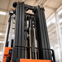 Chariot élévateur électrique de 4 tonnes, certifié CE, adapté aux entrepôts logistiques des centres de distribution.