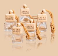 Parfum d'ambiance avec logo privé personnalisé 8ml 10ml bouteille en verre vide carrée de parfum avec couvercle en bois bouteilles de diffuseur de voiture suspendues