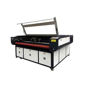 Machine de découpe Laser CO2 de tissu à double tête d'alimentation automatique CNC 1810 pour la découpe de tissu en cuir