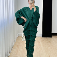 Miyake Fashion Dress Robe décontractée noire pour femmes Robe plissée à col en V de grande taille