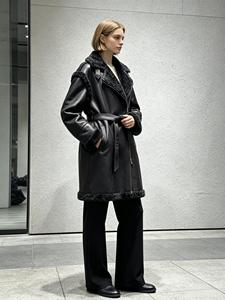 <span class=keywords><strong>Cappotto</strong></span> Invernale da Donna in Ecopelle PU <span class=keywords><strong>con</strong></span> Pelliccia Sintetica, <span class=keywords><strong>Nero</strong></span> <span class=keywords><strong>con</strong></span> Cintura, Lungo <span class=keywords><strong>con</strong></span> Bordo in Pelliccia, Caldo Abbigliamento Esterno - Product Image 4
