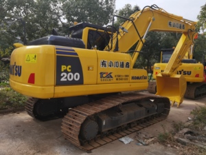 รถขุดไฮดรอลิกแบบตีนตะขาบ Komatsu PC200-8 มือสอง น้ำหนัก 20 ตัน ของแท้จากญี่ปุ่น เครื่องจักรก่อสร้างขนาดกลาง ชั่วโมงการทำงานต่ำ พร้อมใช้งาน - Product Image 6