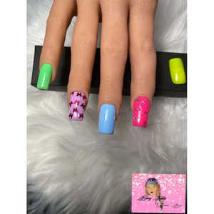 Flutter Away Short Square: Se requiere medición de la talla de la mano - Product Image 3