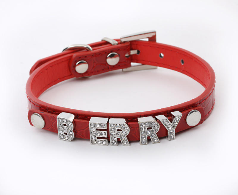 Collares rojos del perro casero DIY