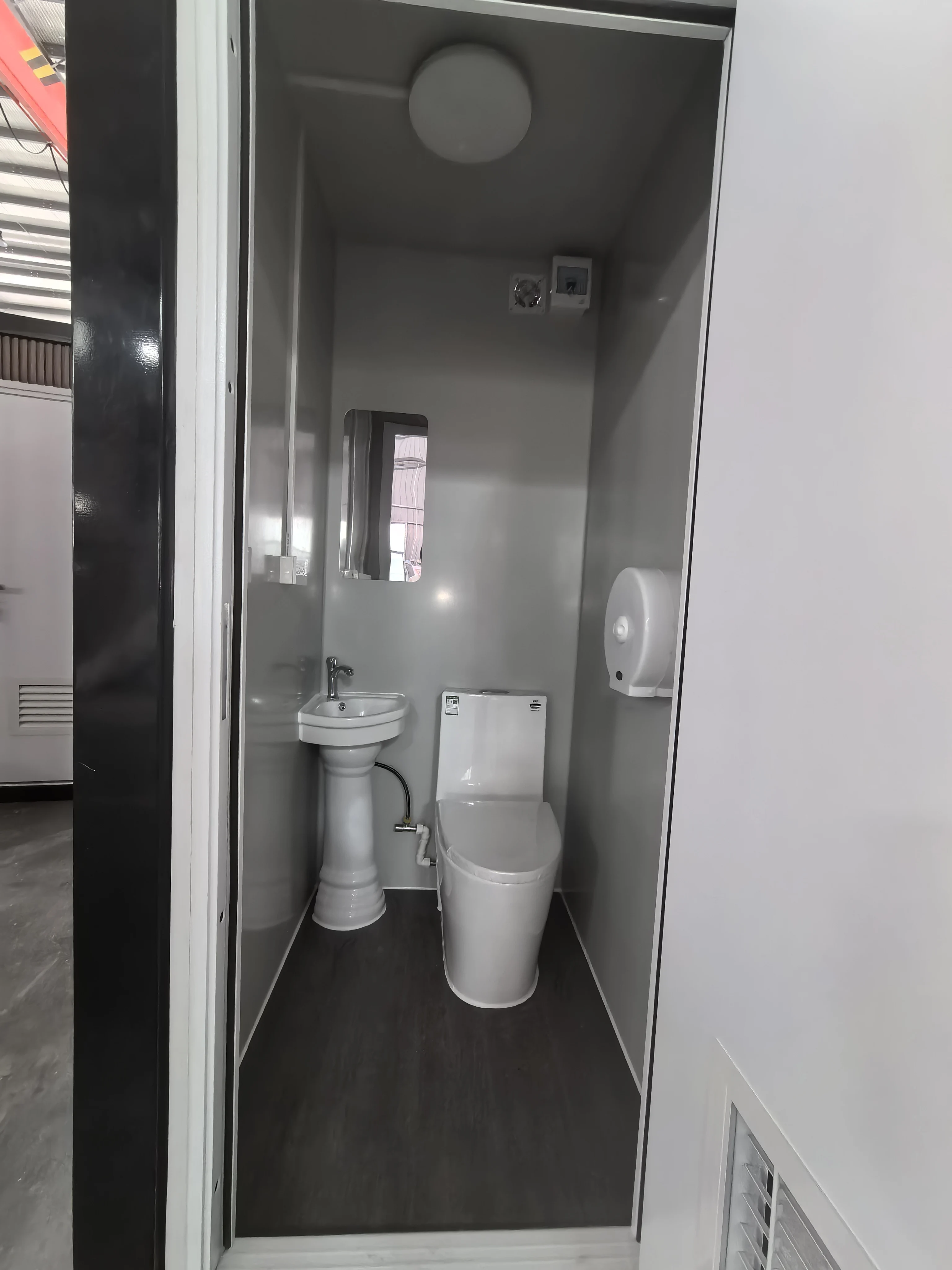 Manufacturer Factory Movable Toilets Cabin Mobile Restroom Wc Portable Toilets for Home Easy Install for Outdoor Use 4