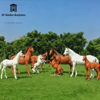 Statue de cheval réaliste sur mesure en FRP grandeur nature pour entrée d'hôtel, ferme, parc, ornement extérieur