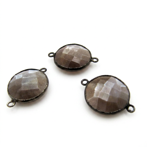 Connecteurs de pierres précieuses en forme de pièce de monnaie ronde en pierre de lune chocolat naturelle, facettés, à double boucle, taille 15 mm, breloques connecteurs - Product Image 1