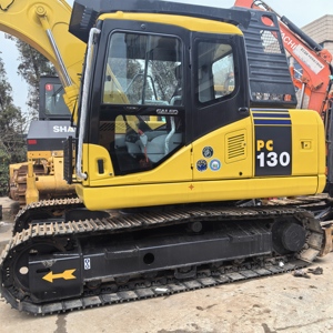 Excavadora Komatsu Amarilla, Equipo de Construcción de Uso Pesado, Modelo Usado con Orugas - Product Image 2