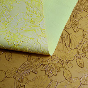 วัสดุหนังเทียม PVC เคลือบเงา 1.0 มม. ลายนูน ลายปลา ลายดอกบัว หนังเทียมกันน้ำ สำหรับกระเป๋าผู้หญิง - Product Image 2