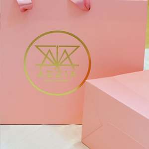 Sacs en papier cosmétiques de luxe personnalisés avec logo privé, sacs cadeaux recyclables, sacs de shopping avec ruban, fabriqués en carton - Product Image 4