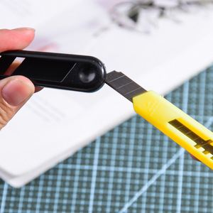 Utility Knife 18mm Stainless Steel Blade Yellow Plastic Handle For <b>Paper</b> Cardboard Cutting - Product Image 4