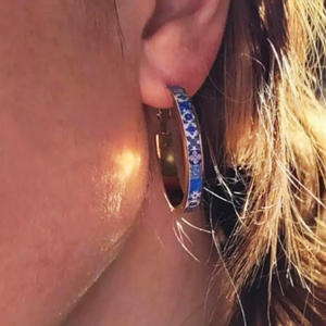 Boucles d'oreilles classiques en alliage doré avec motif bleu, accessoire de bijouterie unisexe - Product Image 3