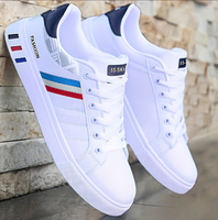 Chaussures de skate basses décontractées pour hommes en cuir PU blanc et maille, avec logo personnalisé OEM, semelle épaisse rayée, mode printemps, pour la marche